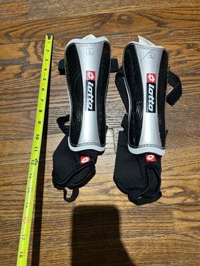 Lotto Women's Black & Silver Soccer Shin Guards with Ankle Sleeves